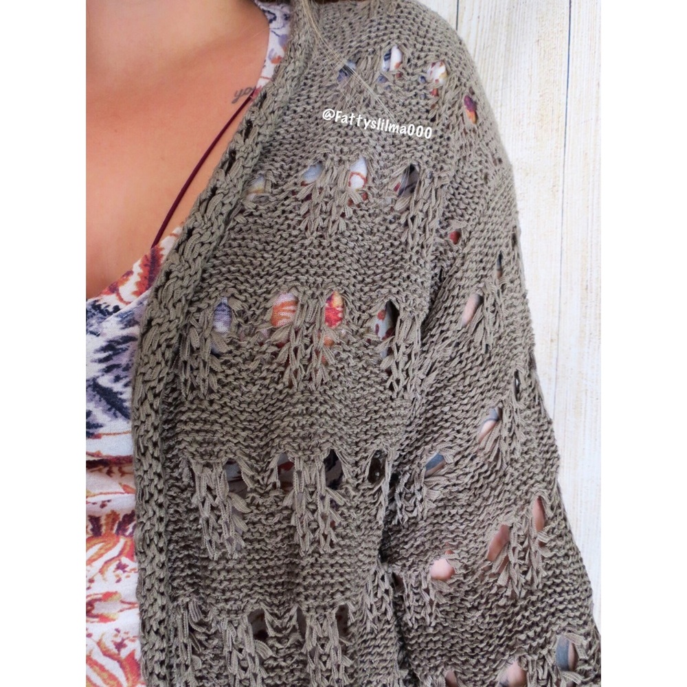 Slouchy Olive green open knit cardigan 🌿 - Picture 7 of 7